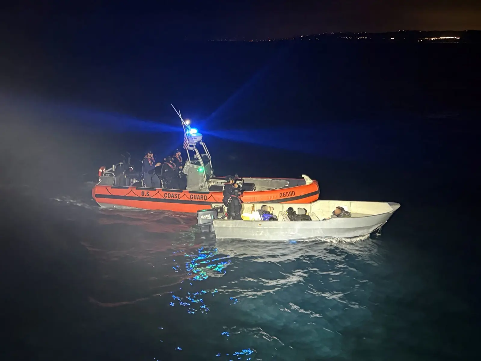 Guardia Costera de EU intercepta a nueve presuntos migrantes frente a San Diego