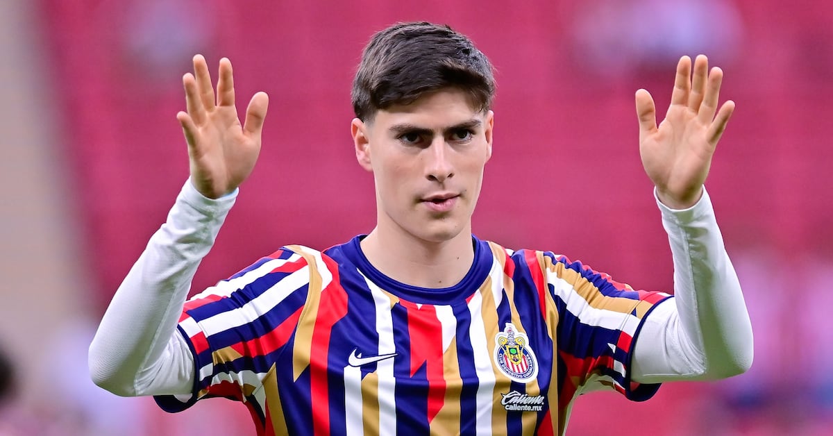 Armando Hormiga González se despide de Chivas y viaja a Grecia para firmar con Olympiacos
