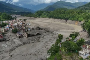 Al menos 160 muertos y más de 700 desaparecidos tras riada en corredor fronterizo Nepal-Tíbet