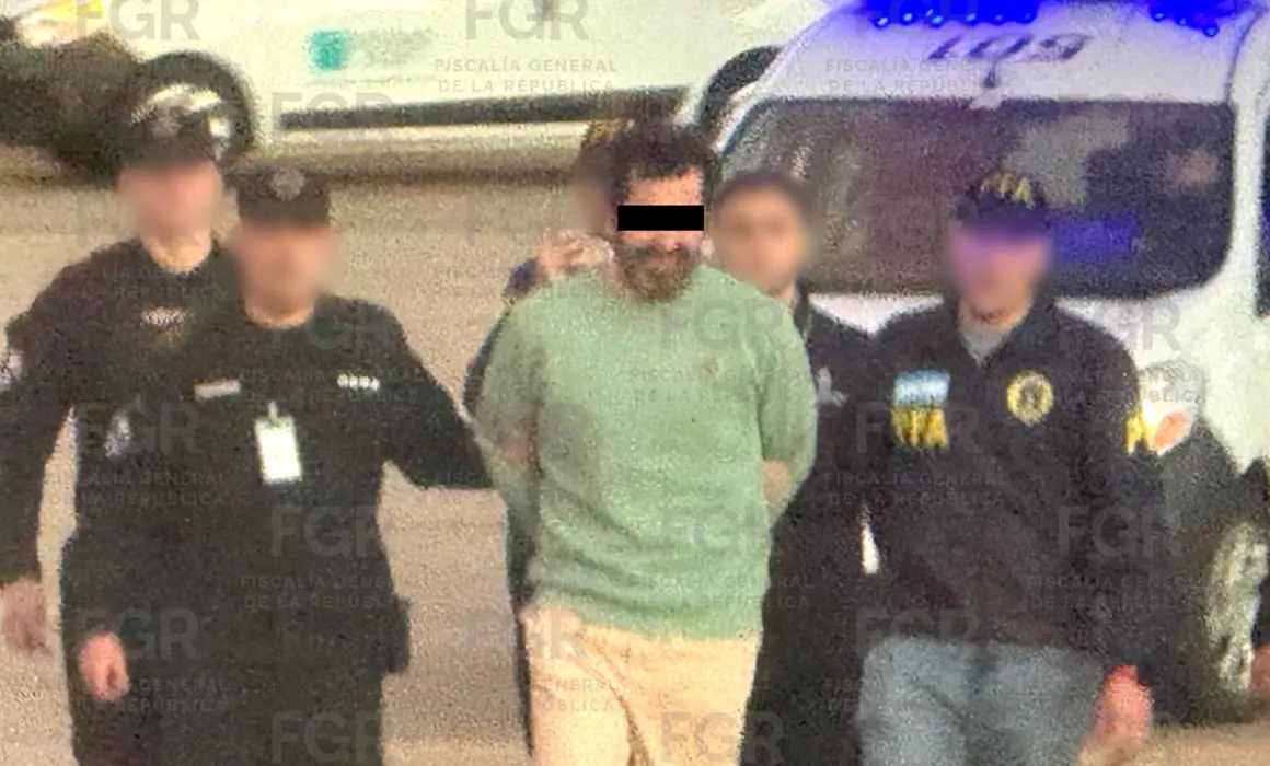 FGR traslada a Fernando Farías del AICM al penal de Altiplano tras su llegada desde Argentina