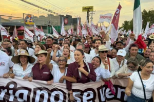 Marcha en respaldo a Sheinbaum en Mexicali reúne a funcionarios y ciudadanos bajo calor extremo