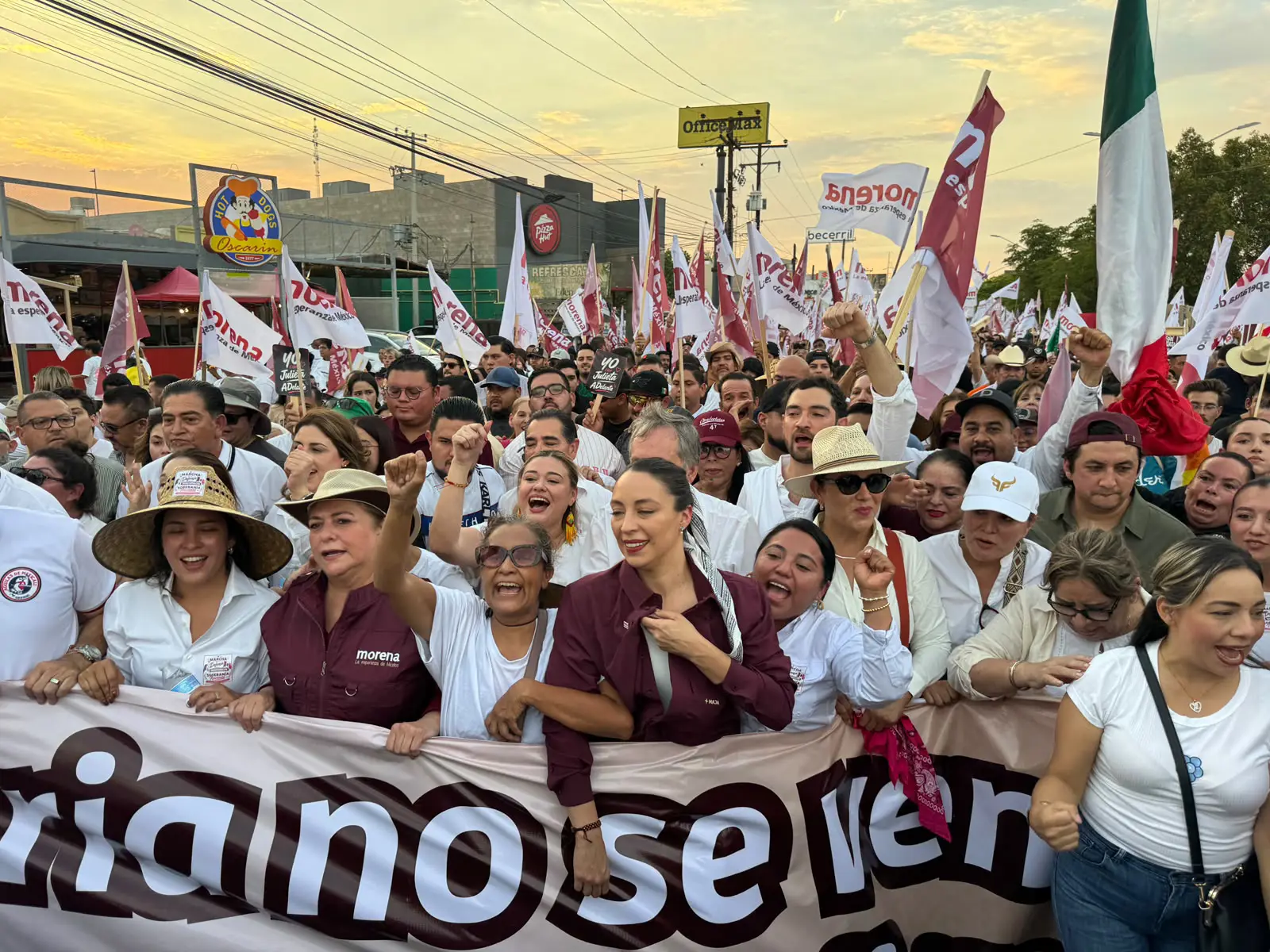 Marcha en respaldo a Sheinbaum en Mexicali reúne a funcionarios y ciudadanos bajo calor extremo