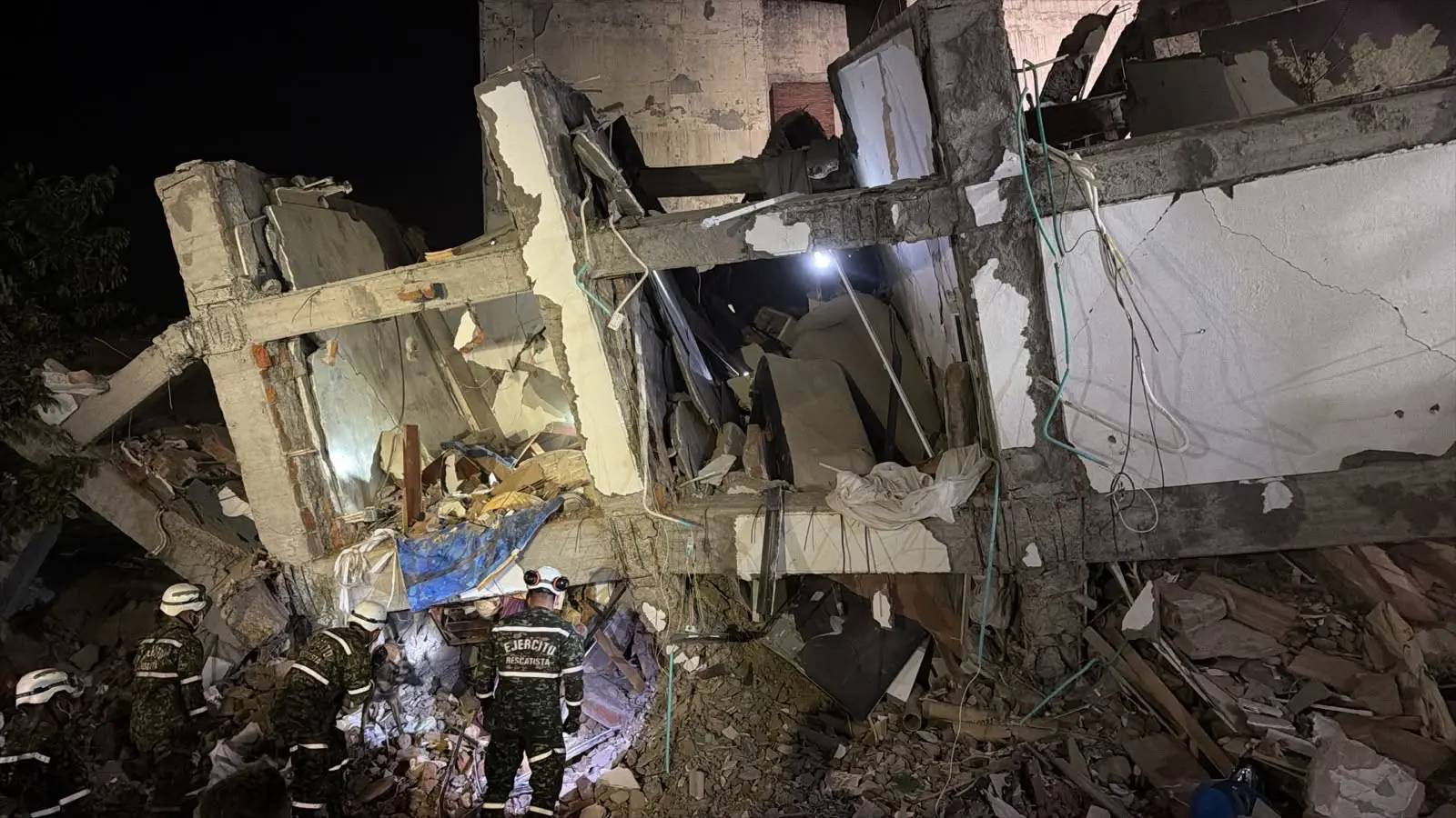 Terremoto de magnitud 7.4 en Colombia deja 169 muertos y 1246 heridos