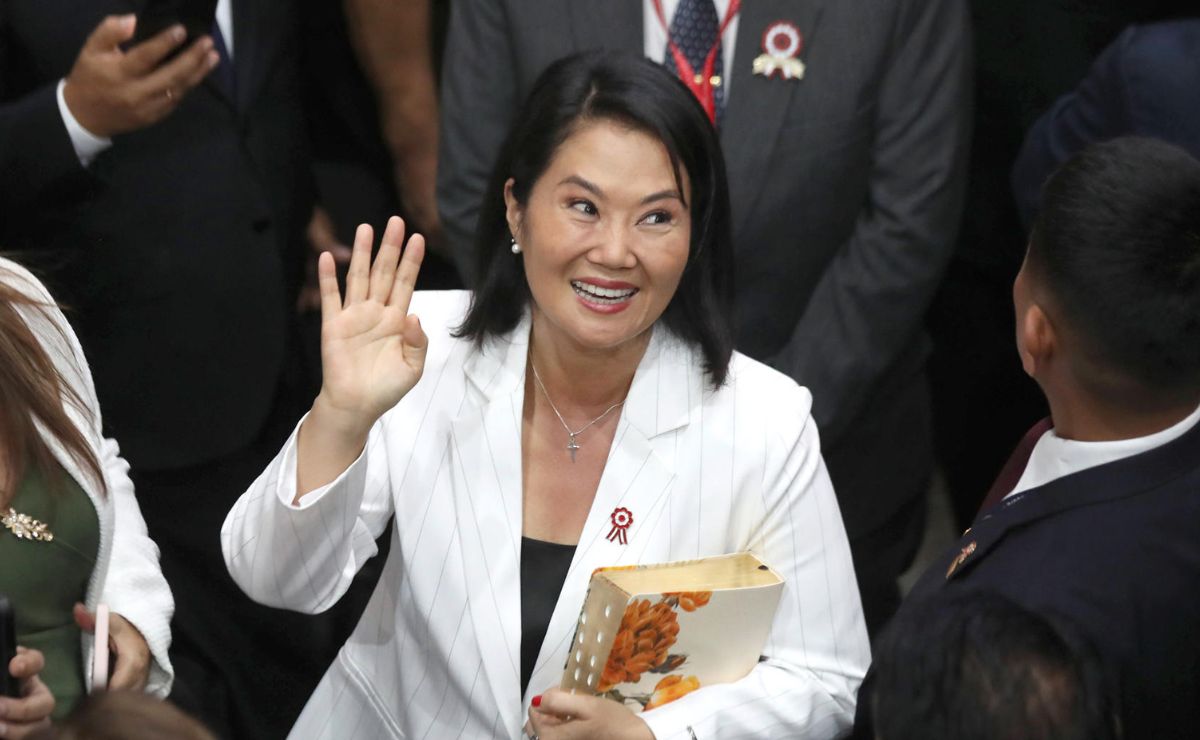 Keiko Fujimori asume como la primera mujer presidenta de un Perú fracturado