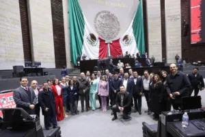 PRI exige comparecencia de secretarios por suspensión de aguacate; Monreal llama a cerrar filas