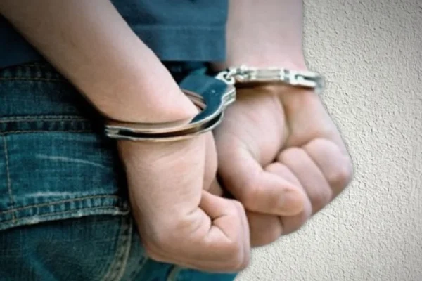 Detienen a uno y vinculan a proceso a dos por narcomenudeo en Zamora