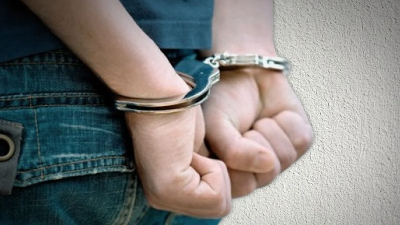 Detienen a uno y vinculan a proceso a dos por narcomenudeo en Zamora