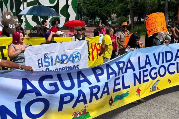 Exigen en Guadalajara alerta sanitaria por agua con heces y metales pesados durante el ‘Agua KK Fest’