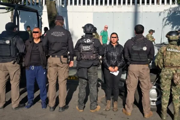Detienen a cuatro funcionarios de la Fiscalía del Edomex por extorsión y secuestro exprés