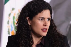 Luisa Alcalde niega lista negra de periodistas y culpa al ecosistema digital