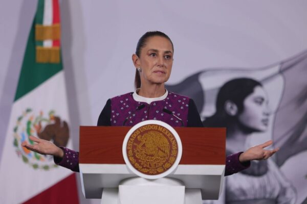 Sheinbaum reitera invitación al papa León XIV para visitar México en noviembre