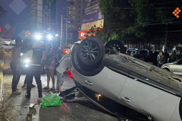 Volcadura en Acapulco deja tres lesionados; testigos señalan exceso de velocidad y ebriedad