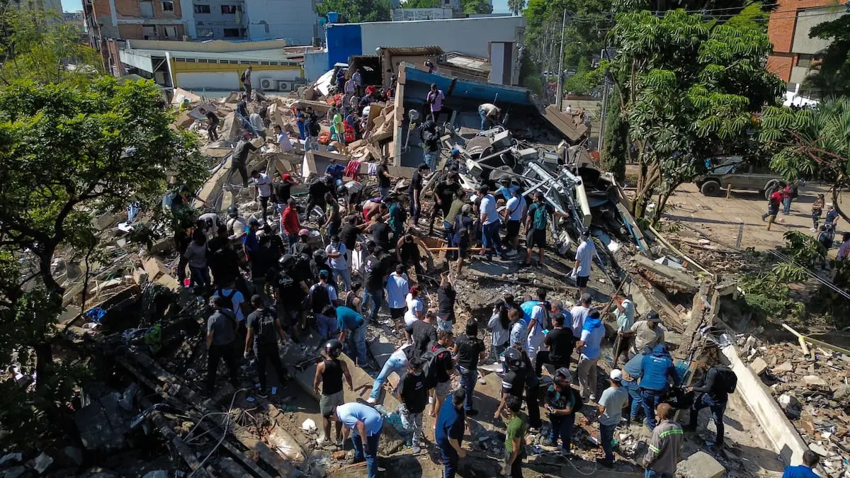 Terremoto de magnitud 7.4 en Colombia deja más de un centenar de muertos y genera ola de ayuda internacional