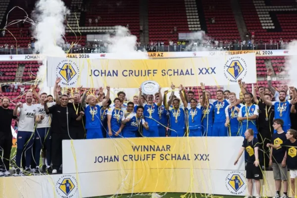 Mateo Chávez gana la Johan Cruyff Shield 2026 con el AZ Alkmaar