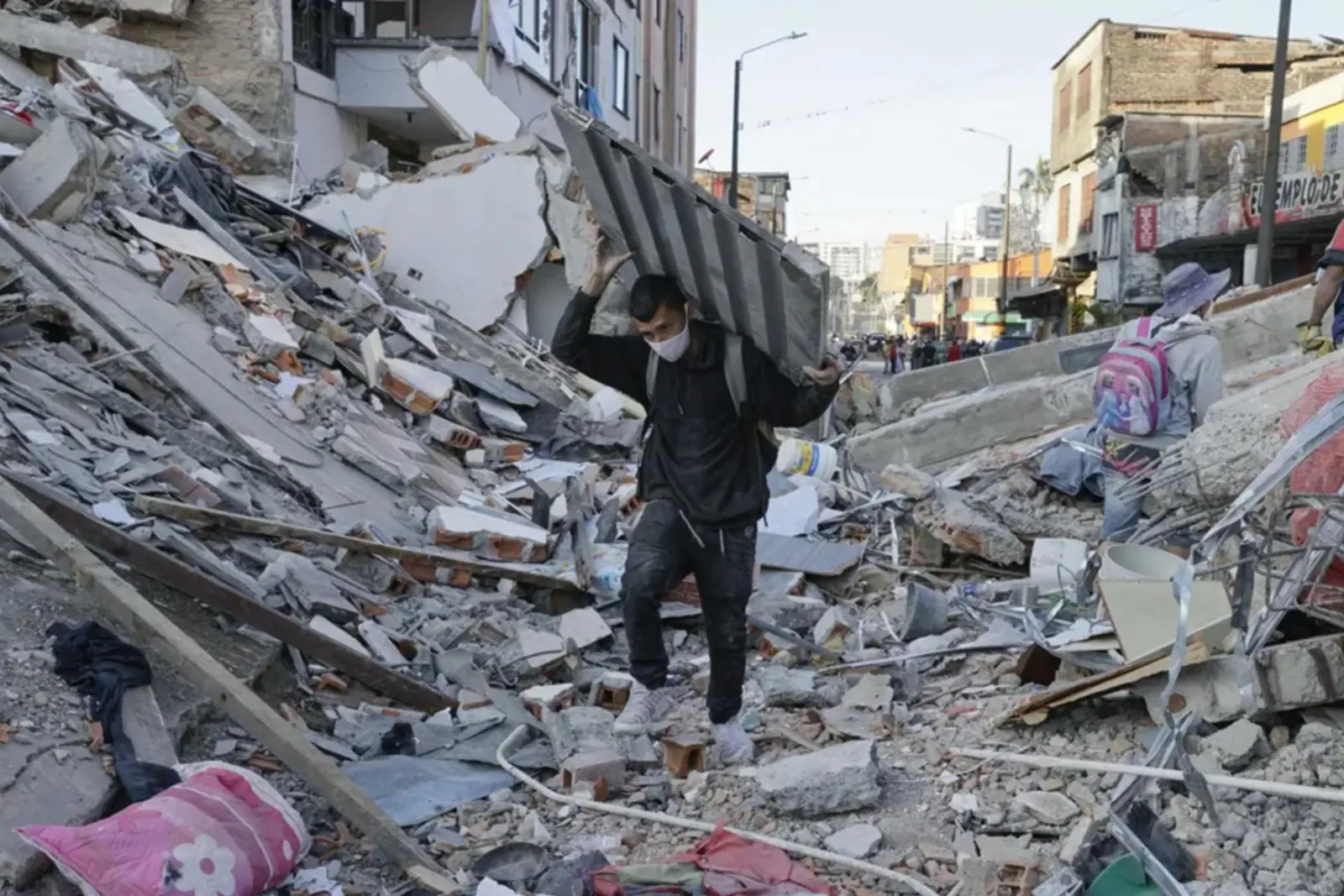 Gobierno de Colombia eleva a 329 la cifra de muertos por terremoto; hay 247 desaparecidos