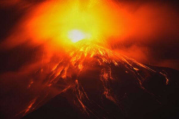 El País publica cobertura fotográfica de la erupción del Volcán de Fuego