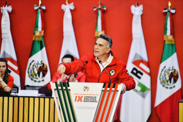 Columna critica la mañanera como herramienta de control y señala incongruencia en regulación del derecho de réplica
