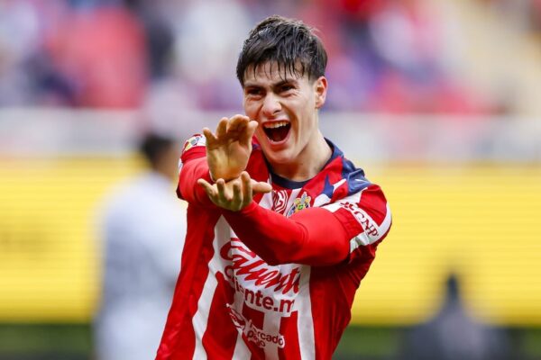 Olympiacos confirma a Armando ‘Hormiga’ González como nuevo refuerzo