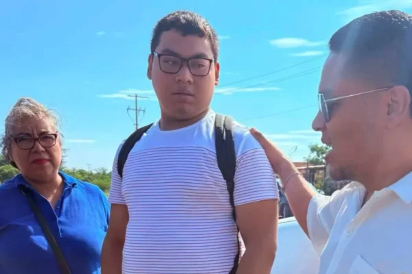 Joven autista Ángel Adolfo regresa a la Universidad Bienestar de Oaxaca tras ganar amparo
