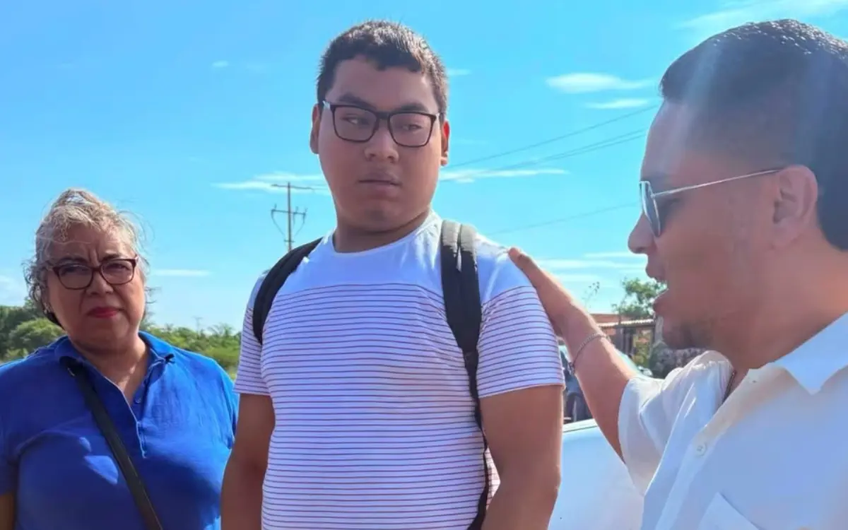 Joven autista Ángel Adolfo regresa a la Universidad Bienestar de Oaxaca tras ganar amparo