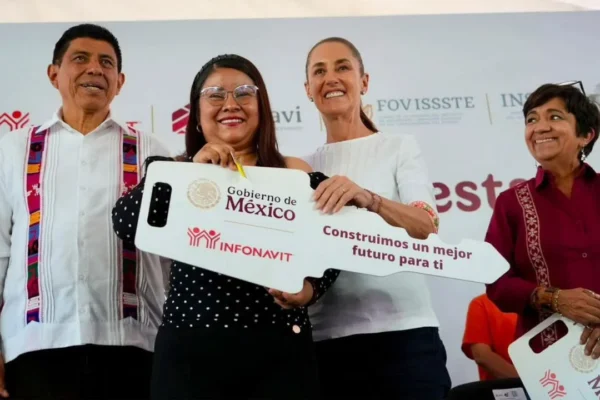 Entrega Sheinbaum 68 viviendas del Infonavit en Huajuapan de León; programa beneficiará a 12 millones de familias