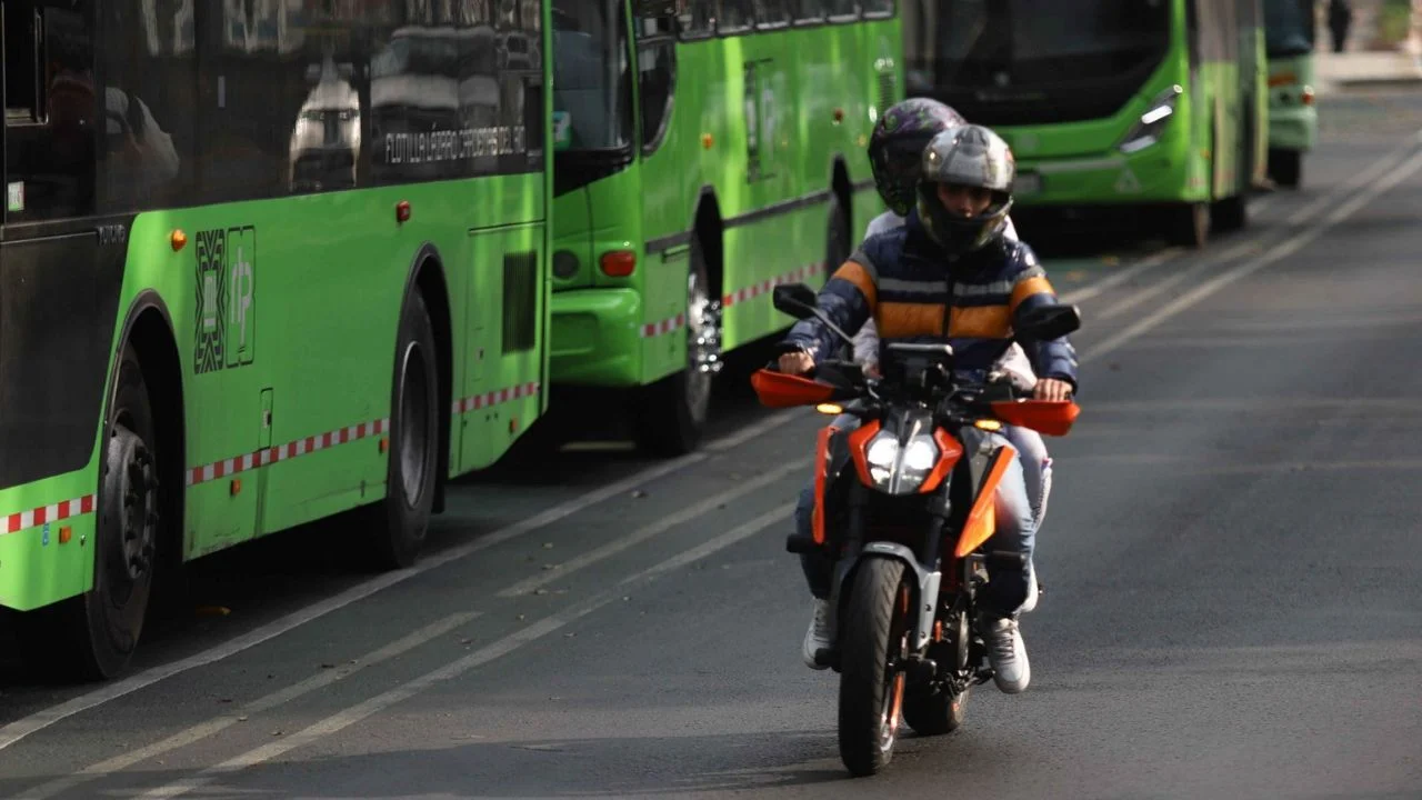 Presenta Morena iniciativa para prohibir transporte de pasajeros en motocicleta en CDMX