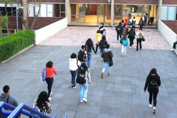 SEP instruye prevenir y erradicar novatadas en escuelas normales para ciclo 2026-2027