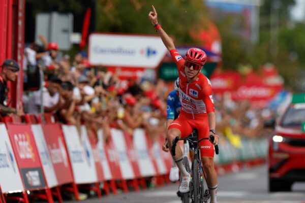 Pogacar se impone a Mas en la etapa de la Vuelta a España con final en Castellón