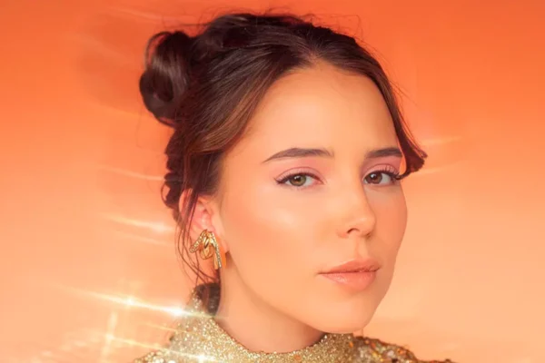 Majo Aguilar reversiona ‘Se me olvidó otra vez’ de Juan Gabriel con mariachi contemporáneo